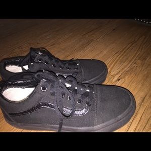 Vans All black men’s 4.0 women’s 5.0